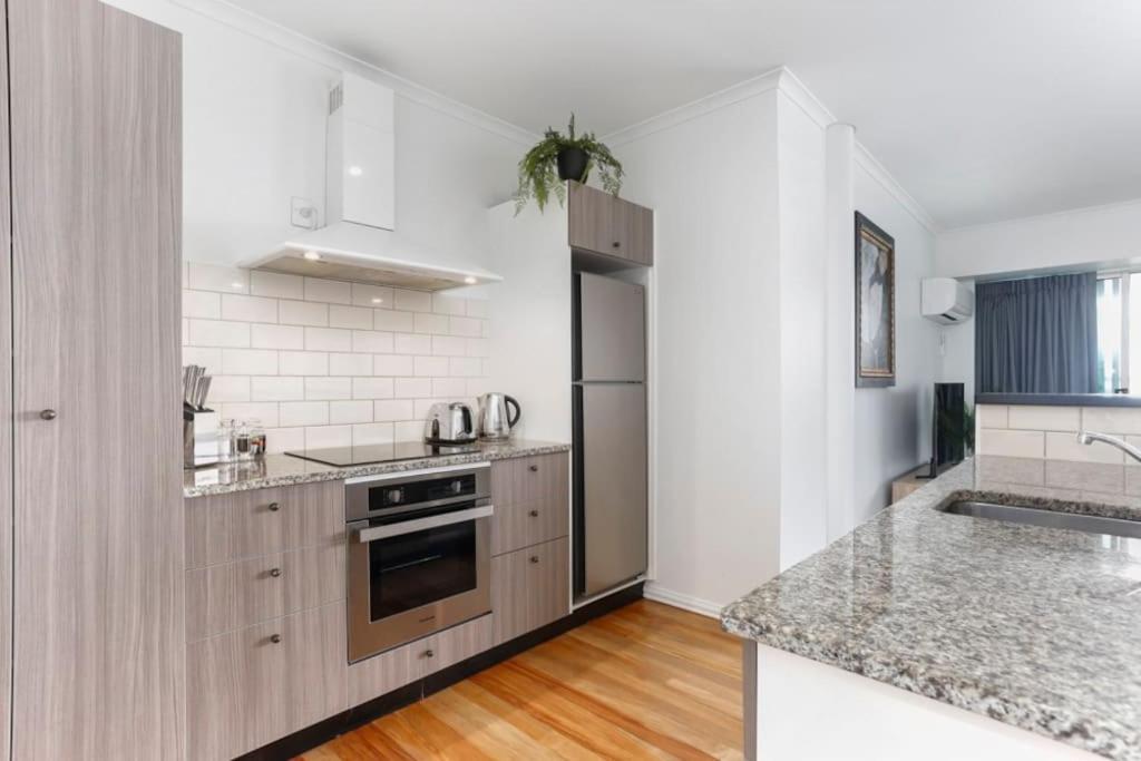 Newly Refurbished Waterfront Apartment! 3320 Auckland Exteriör bild
